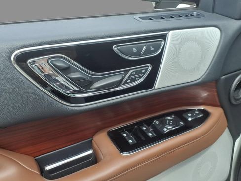 Used 2022 Lincoln Navigator Reserve AWD/4WD image 17