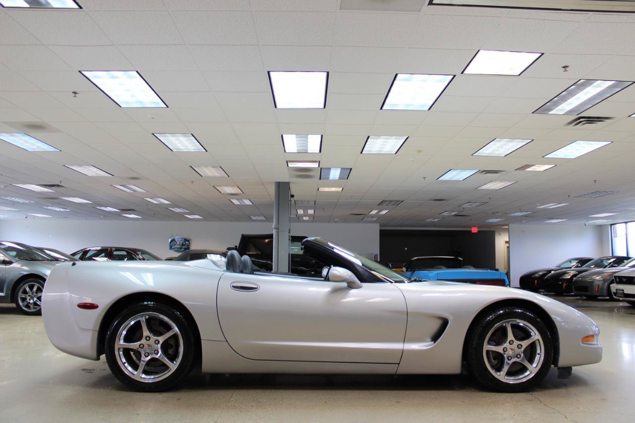 Used 2004 Chevrolet Corvette Convertible w/ Preferred Equipment Group RWD image 38