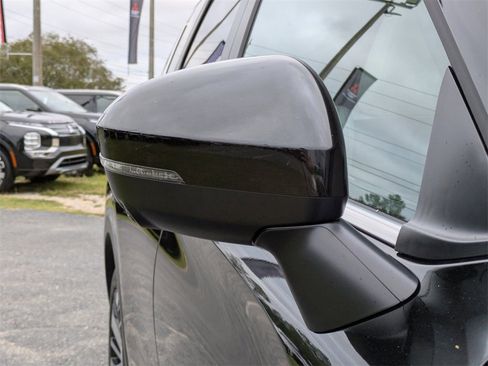 New 2025 Mitsubishi Outlander SE image 12