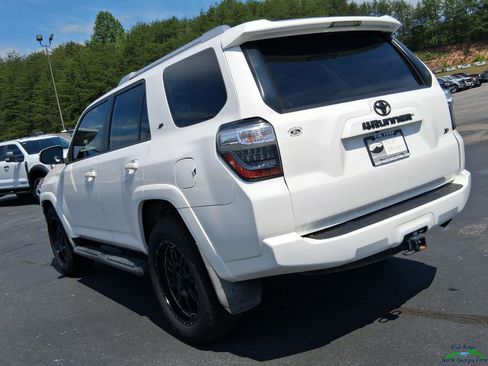 Used 2017 Toyota 4Runner SR5 Premium RWD image 28