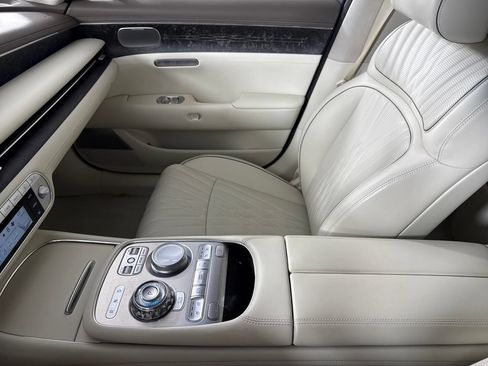 Used 2024 Genesis G90 3.5T AWD/4WD image 23