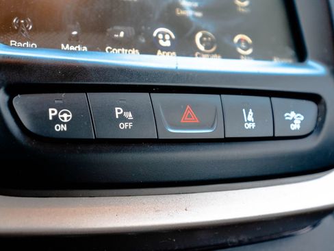 Used 2017 Jeep Cherokee Limited w/ Luxury Group AWD/4WD image 35