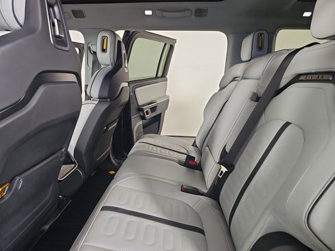 Used 2024 Rivian R1S Adventure image 21