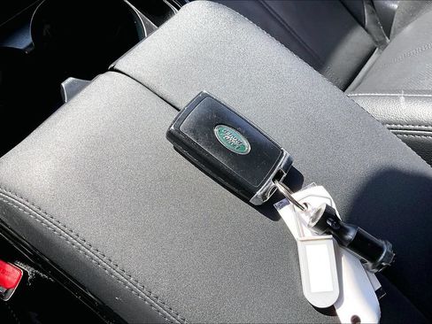 Used 2025 Land Rover Range Rover Velar Dynamic SE AWD/4WD image 14