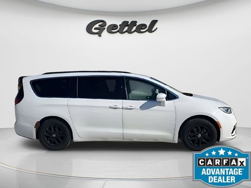 Used 2022 Chrysler Pacifica Touring-L image 12