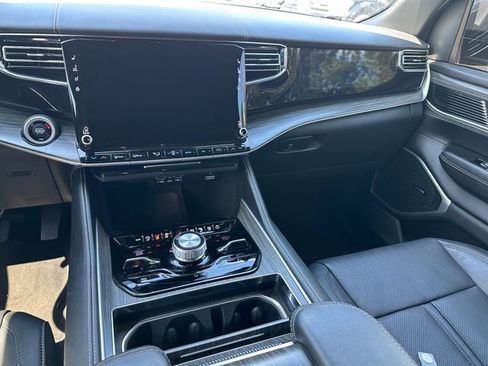 Used 2023 Jeep Wagoneer Series III w/ Convenience Group I image 16