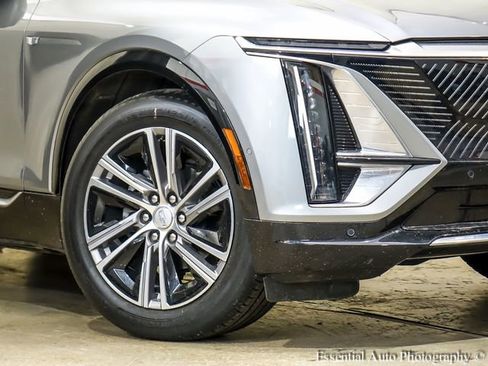 Certified 2024 Cadillac Lyriq Luxury image 3