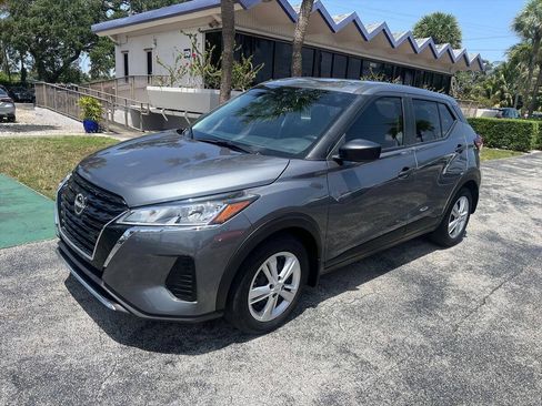 Used 2025 Nissan Kicks Play S FWD image 2