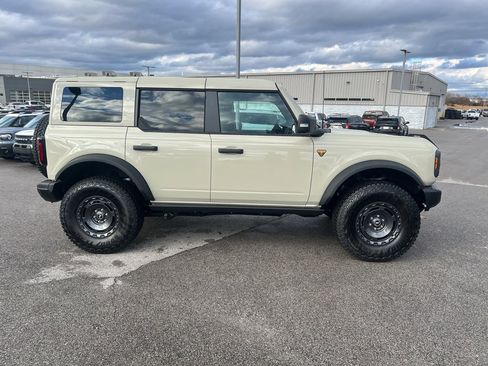New 2025 Ford Bronco Badlands image 4