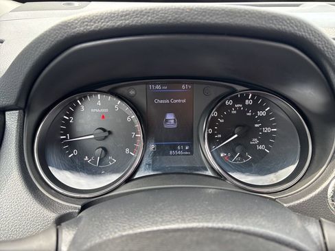 Used 2019 Nissan Rogue SV image 18