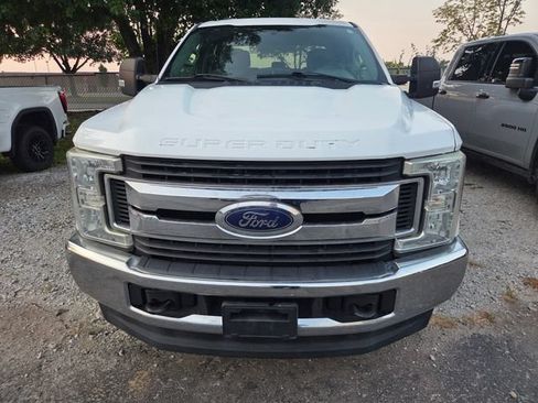 Used 2017 Ford F250 XLT AWD/4WD image 2