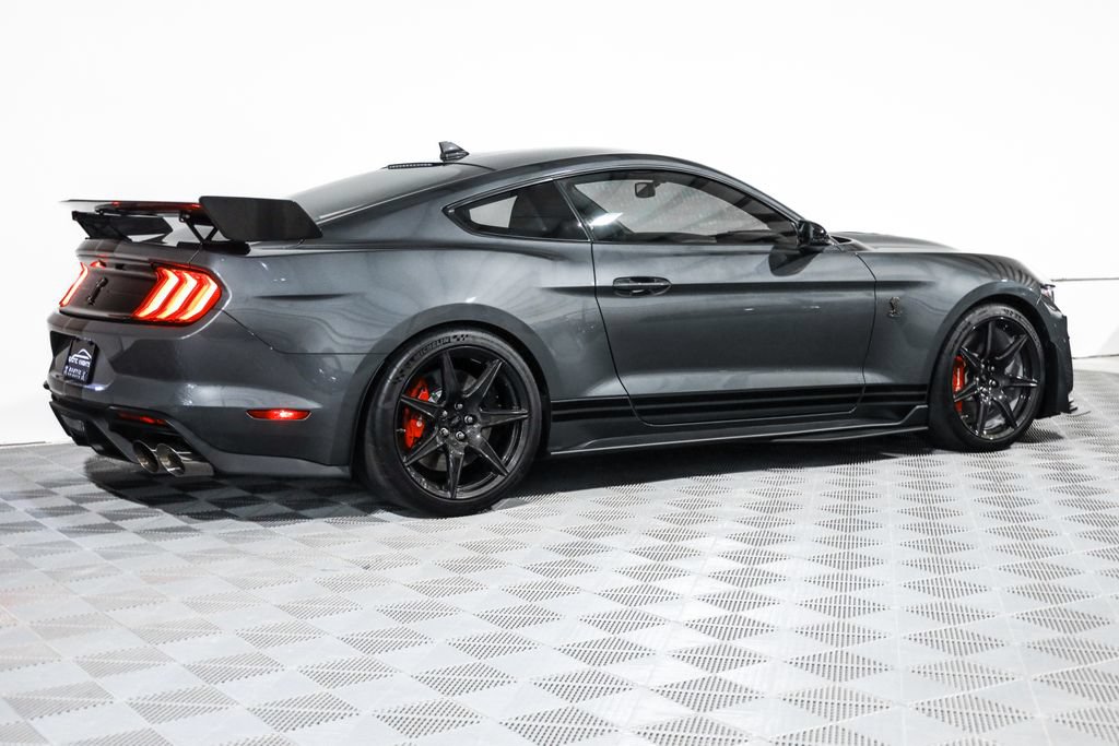 Used 2022 Ford Mustang Shelby GT500 w/ Carbon Fiber Track Pack RWD image 4