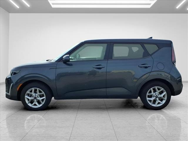 Used 2024 Kia Soul LX w/ Option Group 015 FWD image 12