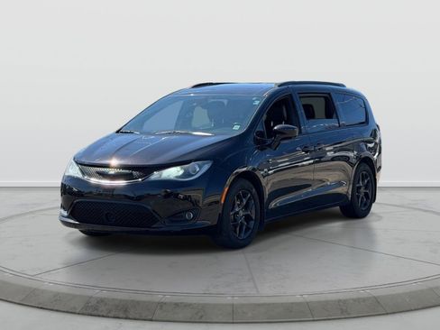 Used 2019 Chrysler Pacifica Touring-L Plus w/ Advanced Safetytec Group image 3