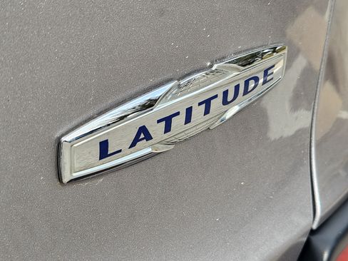 Used 2019 Jeep Cherokee Latitude w/ Popular Appearance Group image 26