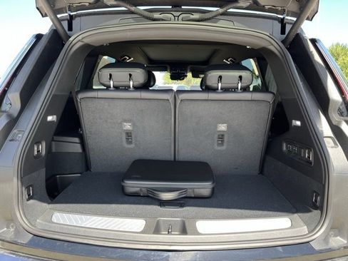 New 2026 Cadillac Vistiq Sport w/ LPO, Floor Liner Package image 7