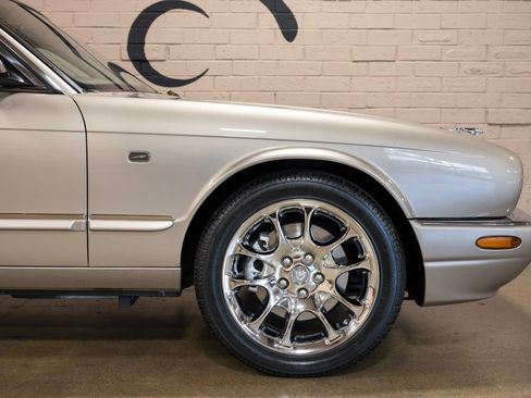 Used 2001 Jaguar XJ Supercharged RWD image 25