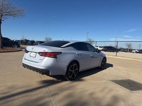 Certified 2023 Nissan Altima 2.5 SR w/ SR Premium Package image 6