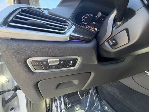 Used 2021 BMW X5 M50i w/ Dynamic Handling Package AWD/4WD image 20