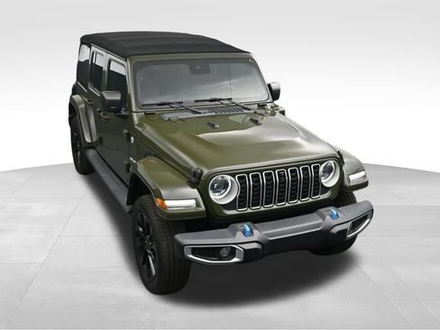 Used 2024 Jeep Wrangler Unlimited Sahara w/ Technology Group AWD/4WD image 24
