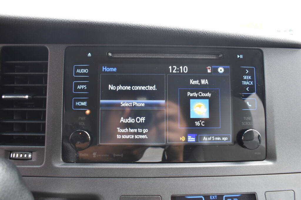 Certified 2016 Toyota Sienna LE FWD image 9