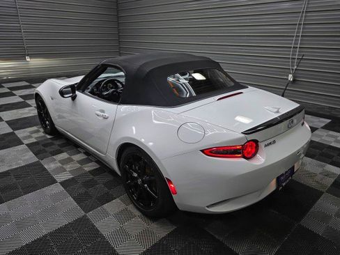 Used 2019 MAZDA MX-5 Miata Club RWD image 11