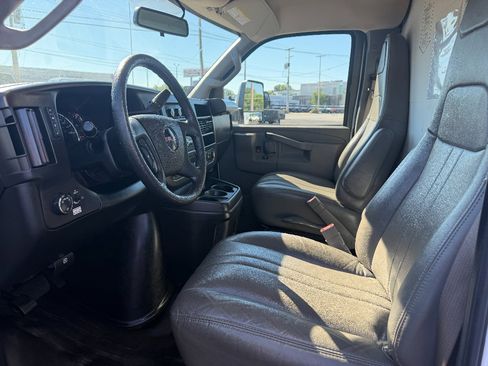 Used 2022 GMC Savana 3500 Extended w/ Power Convenience Package RWD image 10