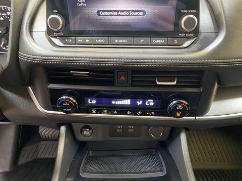 Used 2026 Nissan Rogue SV FWD image 40