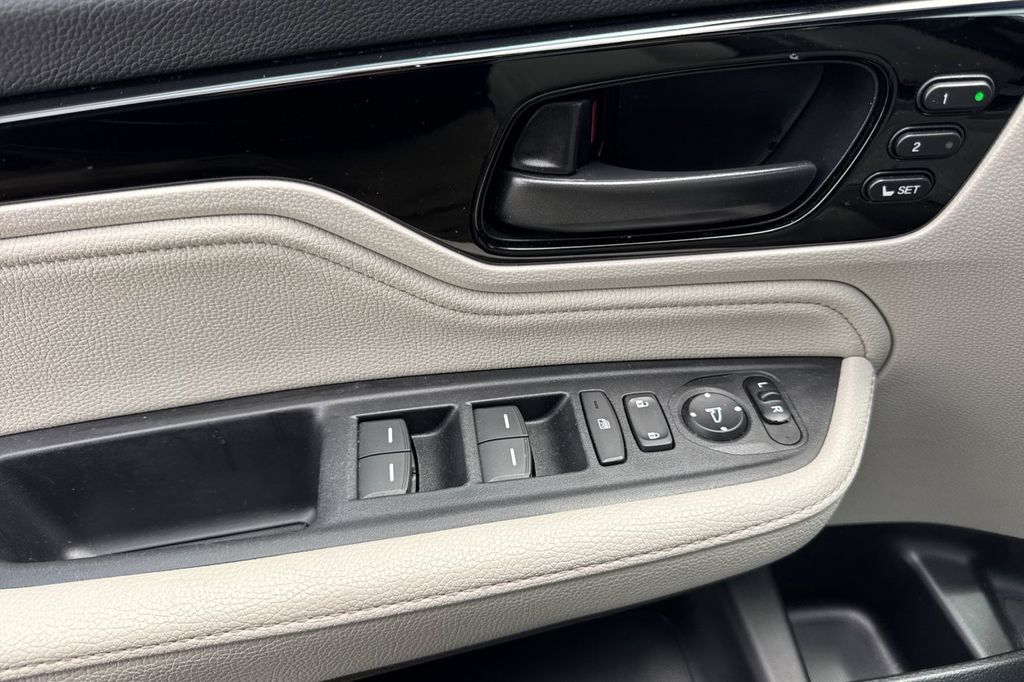 Certified 2025 Honda Odyssey Touring image 13