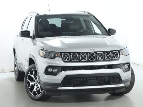 Used 2025 Jeep Compass Limited AWD/4WD image 2