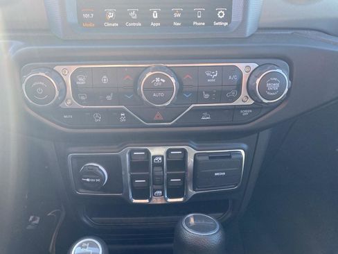 Used 2022 Jeep Gladiator Willys image 18