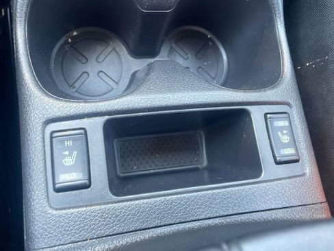 Used 2017 Nissan Rogue SV AWD/4WD image 17