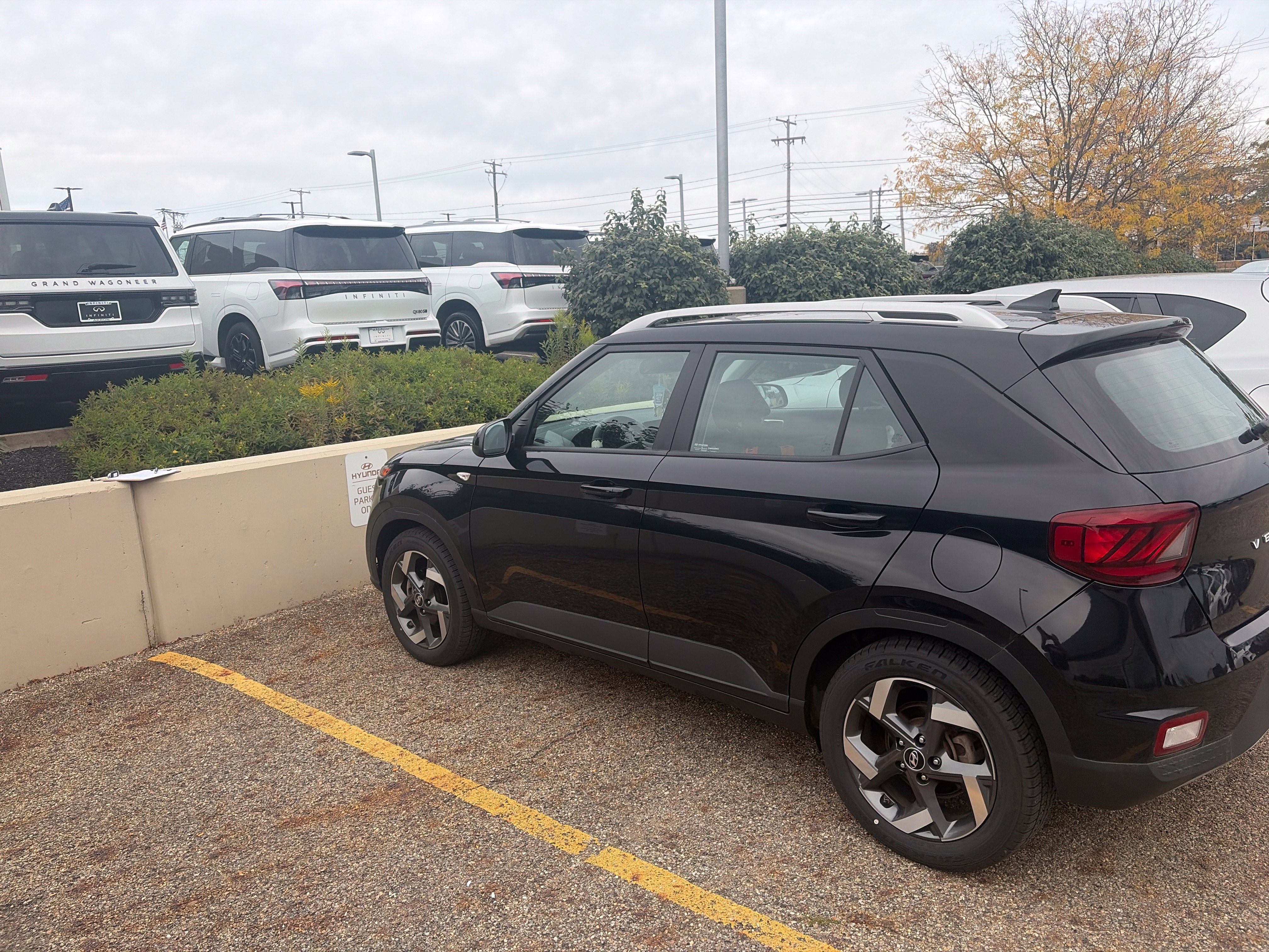 Used 2021 Hyundai Venue SEL w/ Premium Package FWD image 4