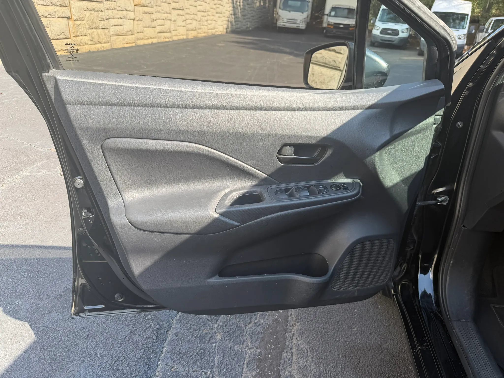 Used 2021 Nissan Versa S FWD image 27