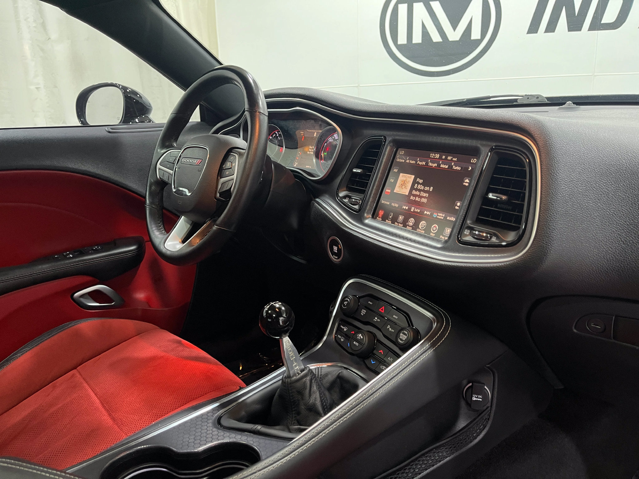 Used 2016 Dodge Challenger R/T Scat Pack w/ Leather Interior Group RWD image 19