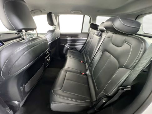 Used 2022 Jeep Grand Cherokee Limited image 21