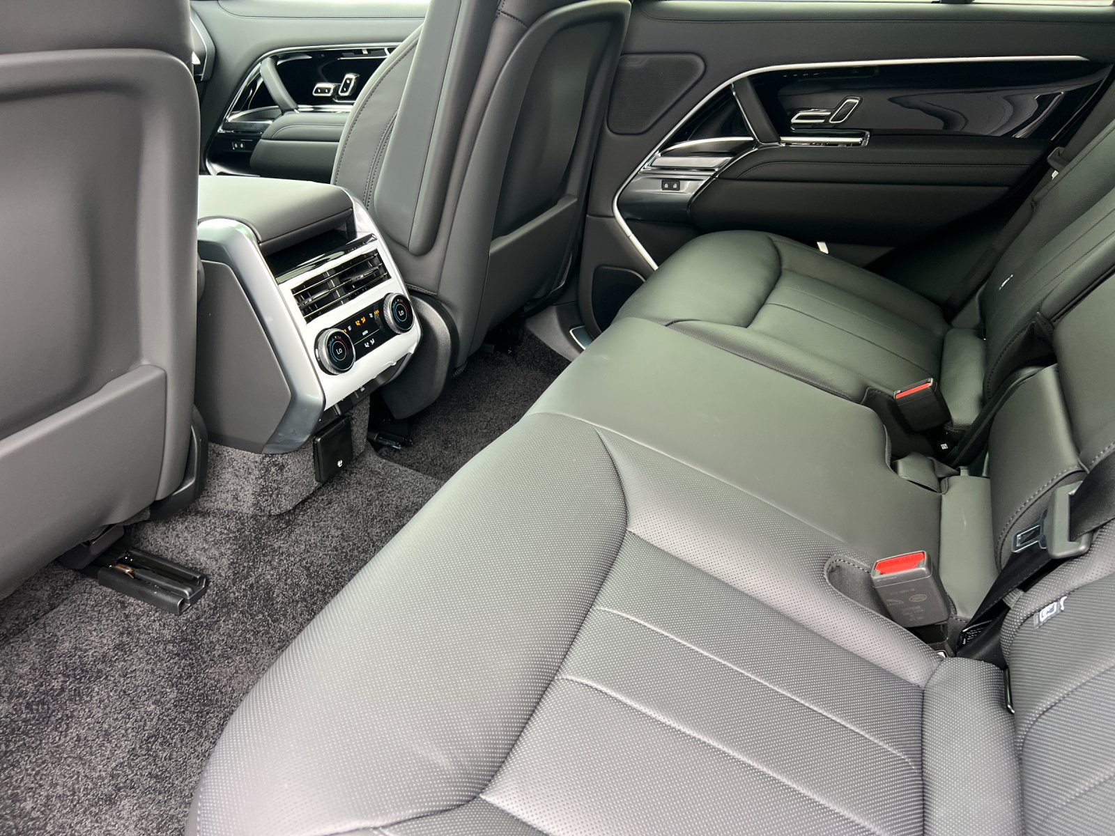 New 2026 Land Rover Range Rover SE AWD/4WD image 12