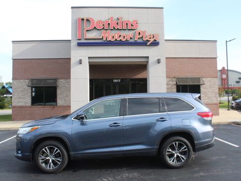 Used 2019 Toyota Highlander LE FWD image 9