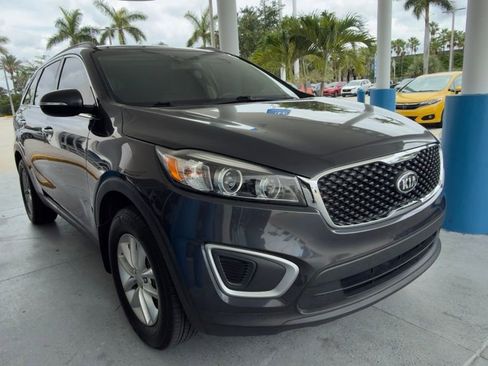 Used 2018 Kia Sorento FWD image 5