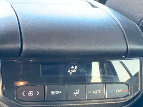 Used 2025 Toyota Highlander XSE image 27