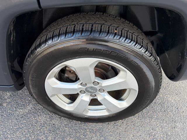 Used 2018 Jeep Compass Latitude w/ Popular Equipment Group AWD/4WD image 12