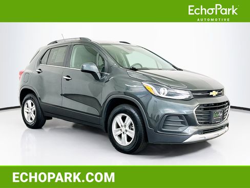 Used 2017 Chevrolet Trax LT w/ LT Convenience Package AWD/4WD image 1
