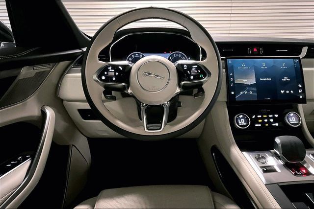 Certified 2026 Jaguar F-PACE R-Dynamic S AWD/4WD image 4