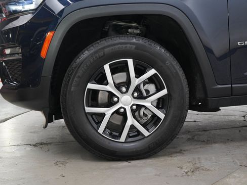 Used 2023 Jeep Grand Cherokee Limited w/ Trailer Tow Prep Group (B) AWD/4WD image 28