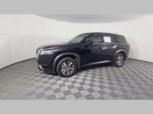 Used 2025 Nissan Pathfinder SL FWD image 48