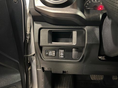 Used 2016 Toyota Tacoma TRD Off-Road image 15