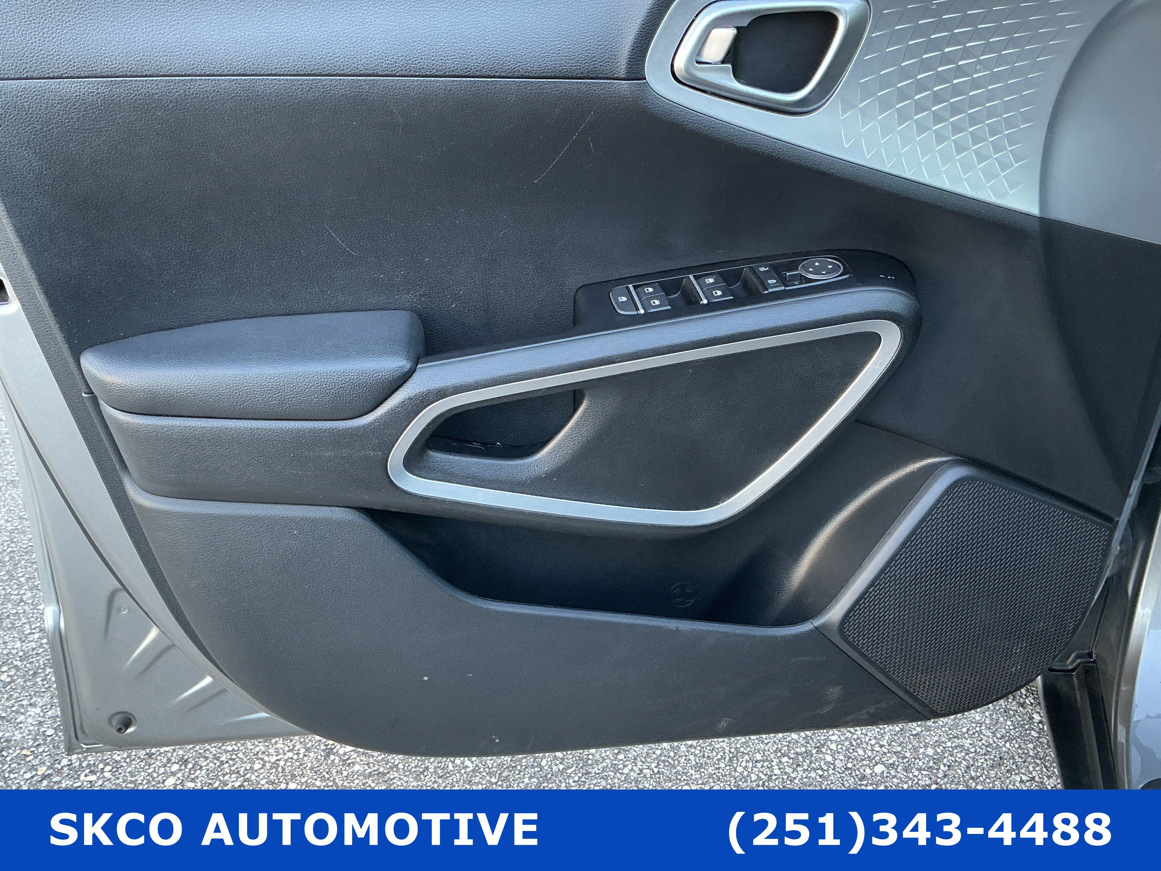 Used 2024 Kia Soul LX w/ Option Group 015 FWD image 12