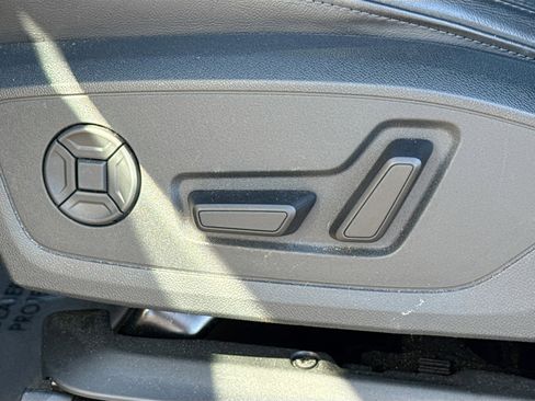 Certified 2025 Audi Q3 2.0T Premium image 24