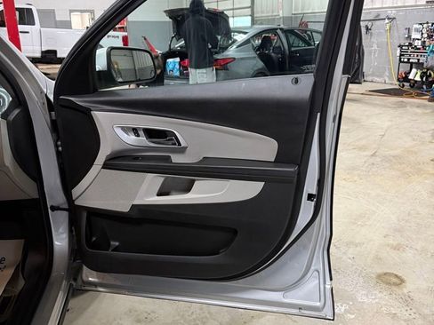 Used 2017 Chevrolet Equinox LT w/ Convenience Package image 22