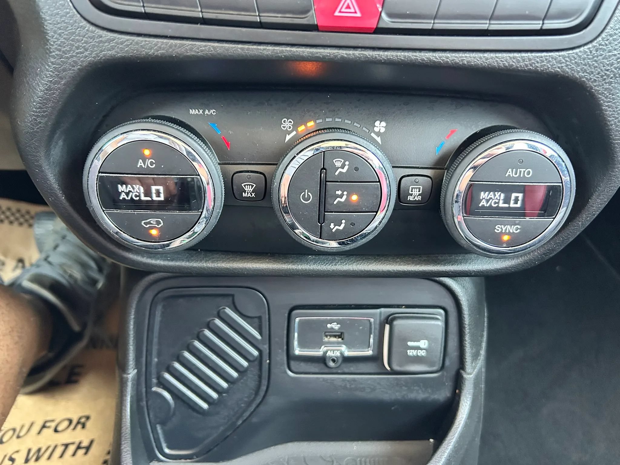Used 2015 Jeep Renegade Latitude w/ Popular Equipment Group FWD image 19